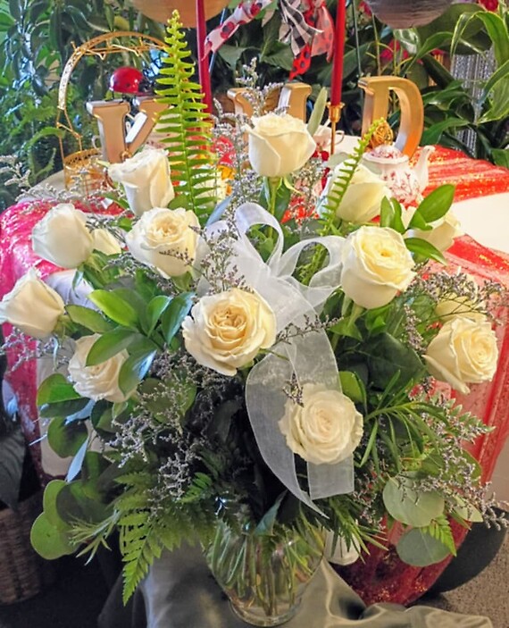 Elegant Dozen White Roses
