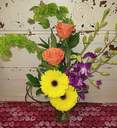 KMDs Summer Bud vase