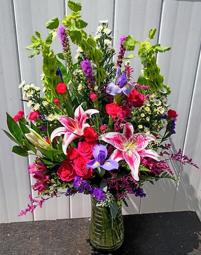 Bright Lily Garden Bouquet
