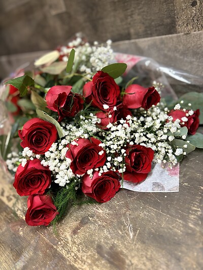 Dozen Long Stem wrapped roses w/babies breath